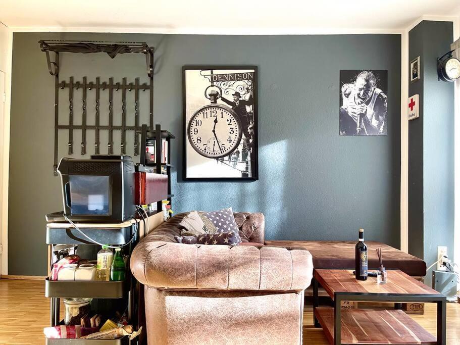 - Chilliges Zimmer In Dusseldorf Mit Balkon & Kuche; Big Tv And Bed - エクステリア 写真