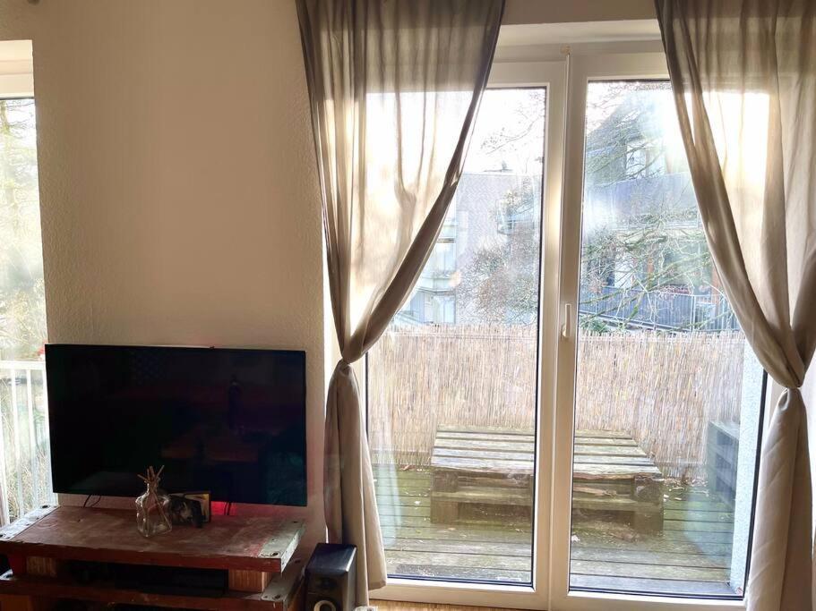 - Chilliges Zimmer In Dusseldorf Mit Balkon & Kuche; Big Tv And Bed - エクステリア 写真