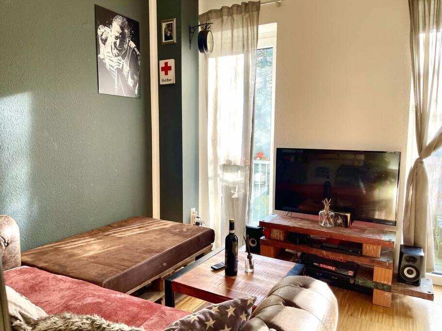 - Chilliges Zimmer In Dusseldorf Mit Balkon & Kuche; Big Tv And Bed - エクステリア 写真