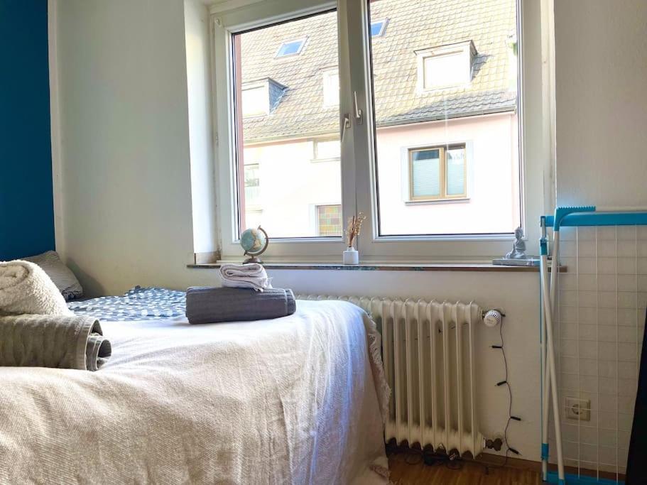- Chilliges Zimmer In Dusseldorf Mit Balkon & Kuche; Big Tv And Bed - エクステリア 写真