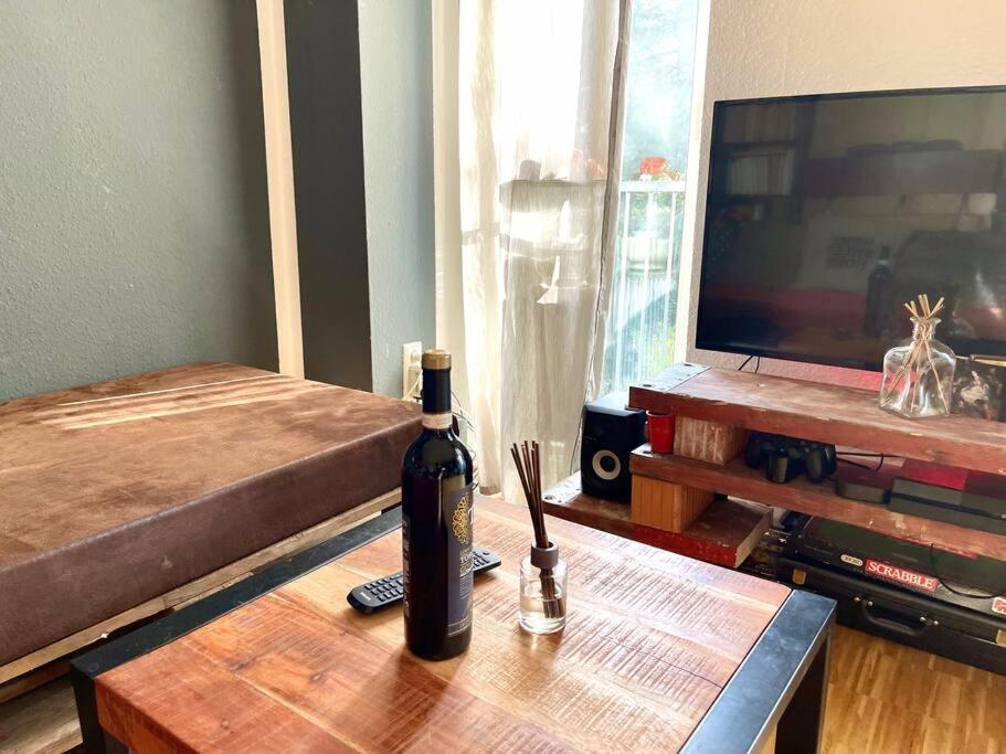 - Chilliges Zimmer In Dusseldorf Mit Balkon & Kuche; Big Tv And Bed - エクステリア 写真